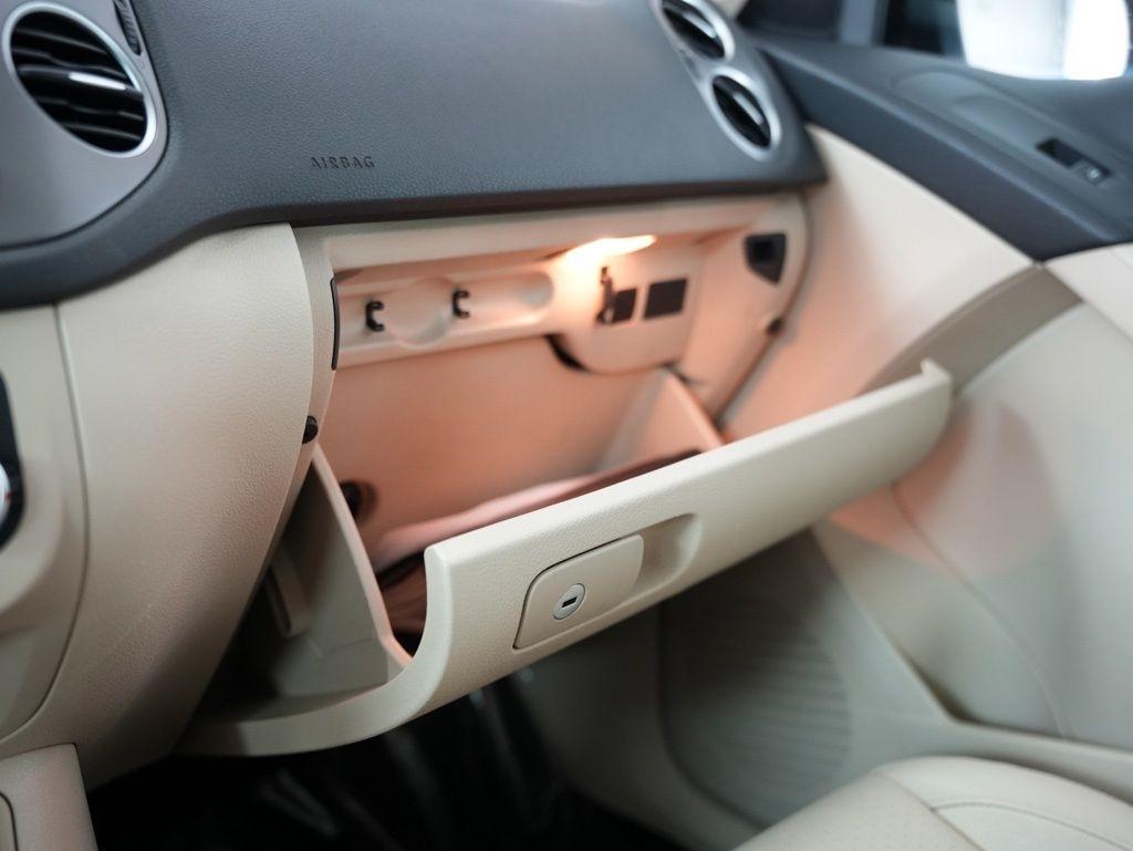 Volkswagen Tiguan AWD 4dr Wolfsburg 2010