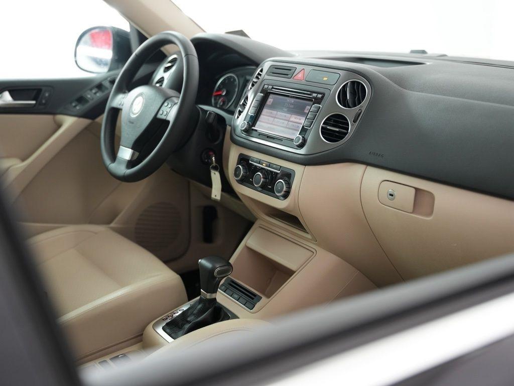 Volkswagen Tiguan AWD 4dr Wolfsburg 2010