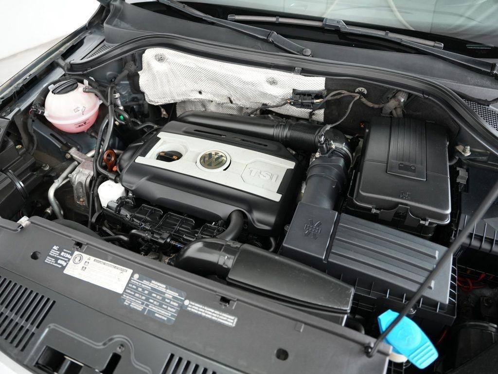 Volkswagen Tiguan AWD 4dr Wolfsburg 2010