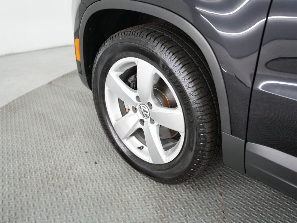 Volkswagen Tiguan AWD 4dr Wolfsburg 2010