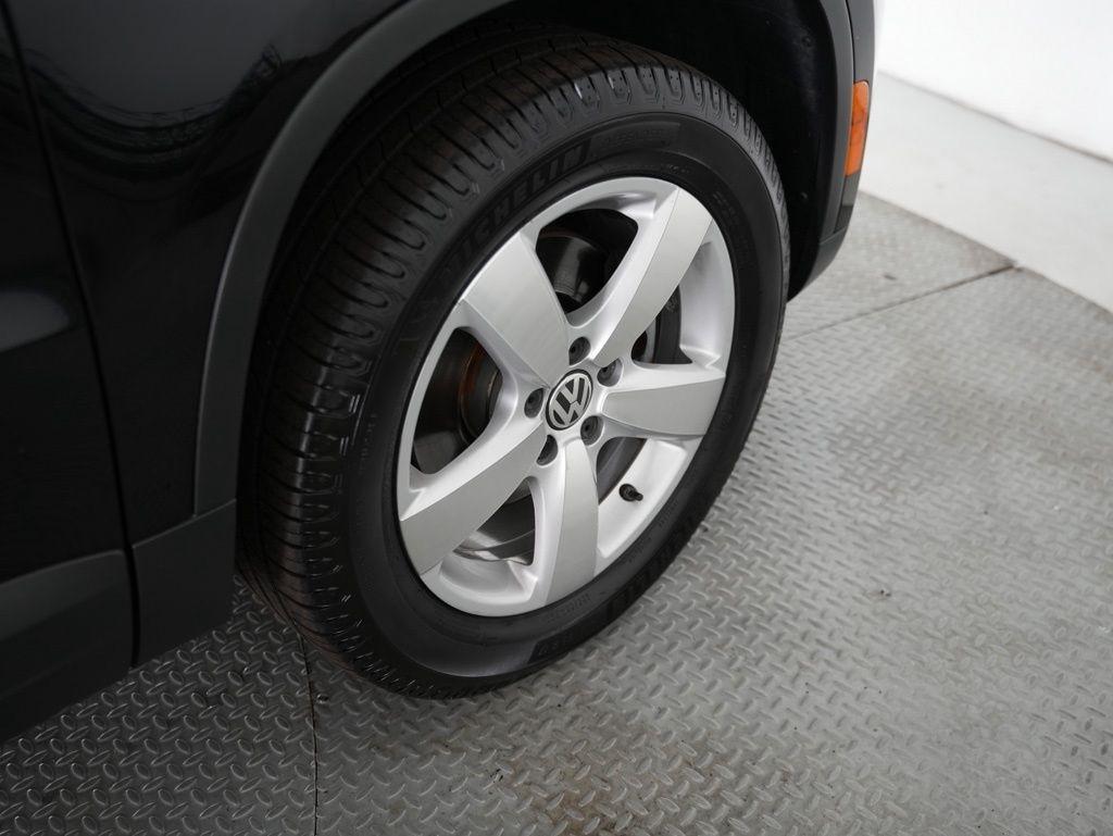 Volkswagen Tiguan AWD 4dr Wolfsburg 2010
