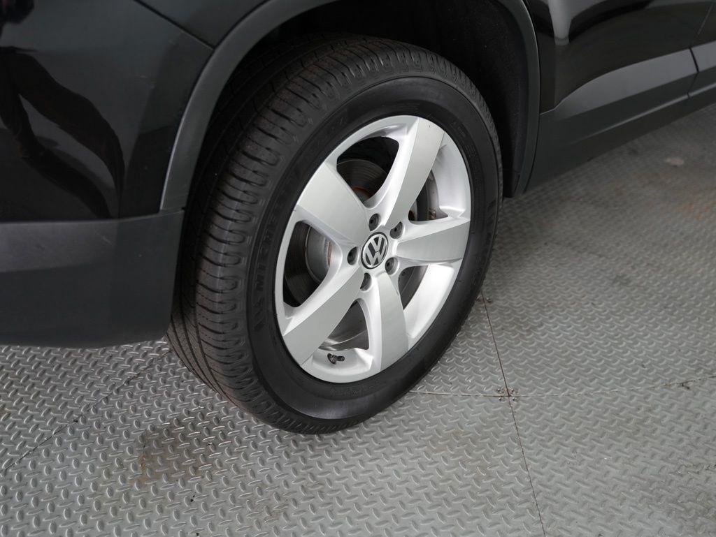 Volkswagen Tiguan AWD 4dr Wolfsburg 2010