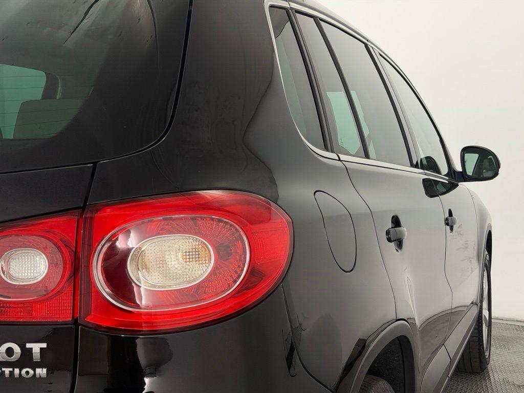 Volkswagen Tiguan AWD 4dr Wolfsburg 2010