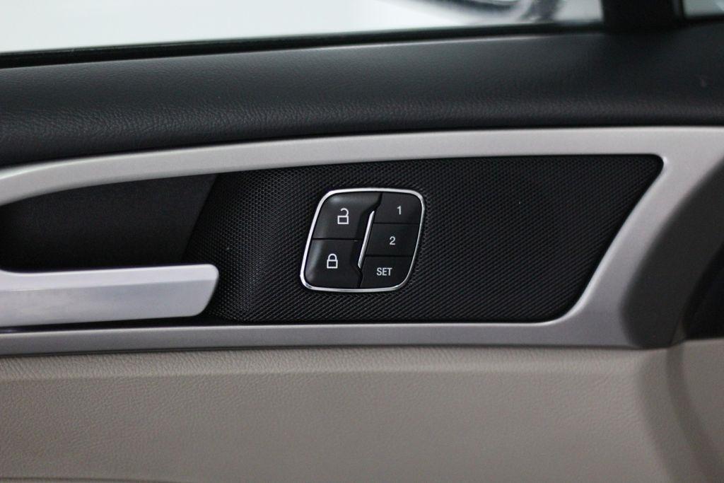 Ford Fusion Hybrid SE FWD 2018
