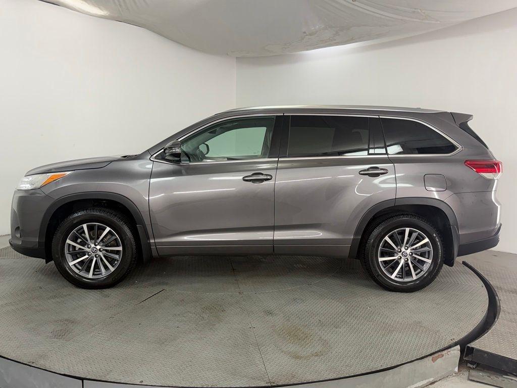 Toyota Highlander XLE V6 AWD (Natl) 2017
