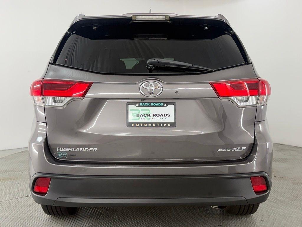 Toyota Highlander XLE V6 AWD (Natl) 2017