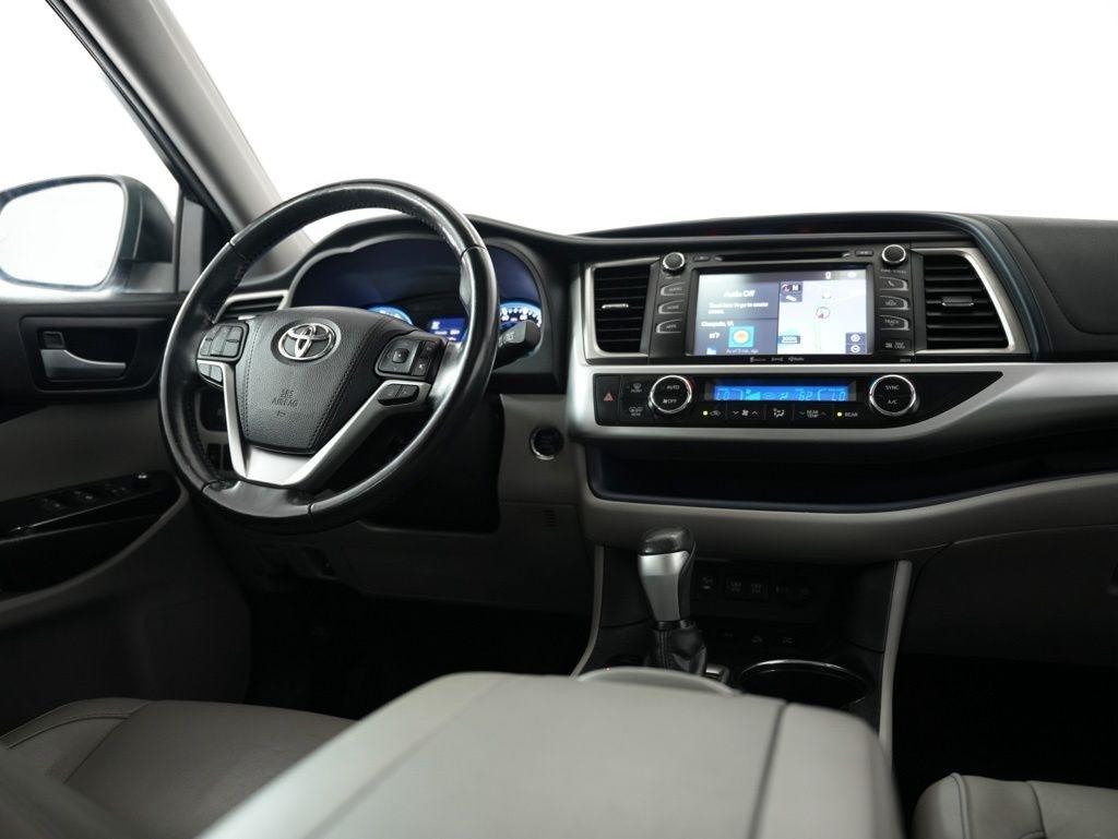 Toyota Highlander XLE V6 AWD (Natl) 2017