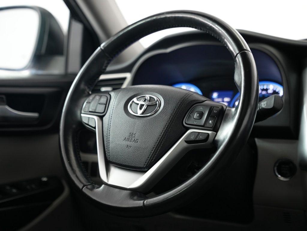 Toyota Highlander XLE V6 AWD (Natl) 2017