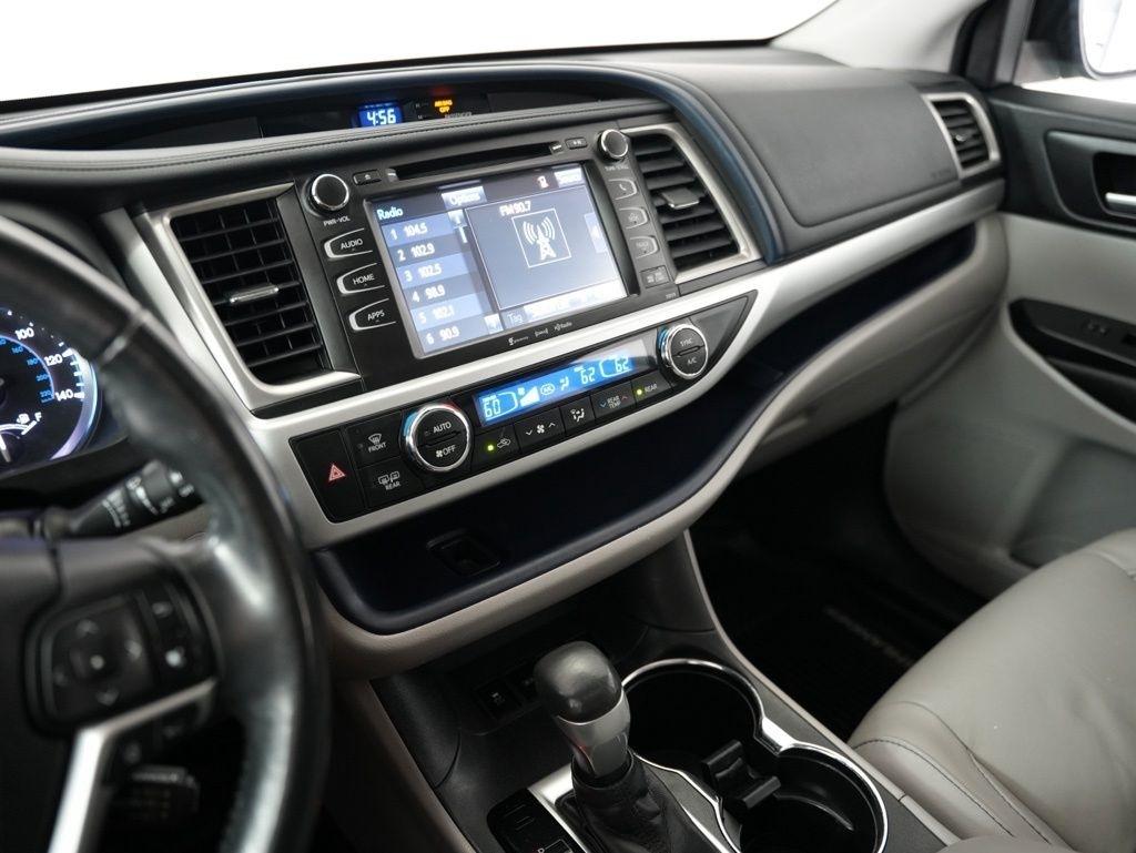 Toyota Highlander XLE V6 AWD (Natl) 2017