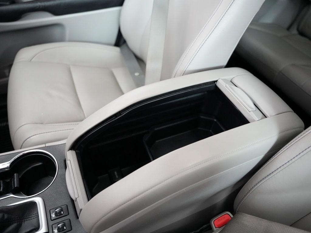 Toyota Highlander XLE V6 AWD (Natl) 2017