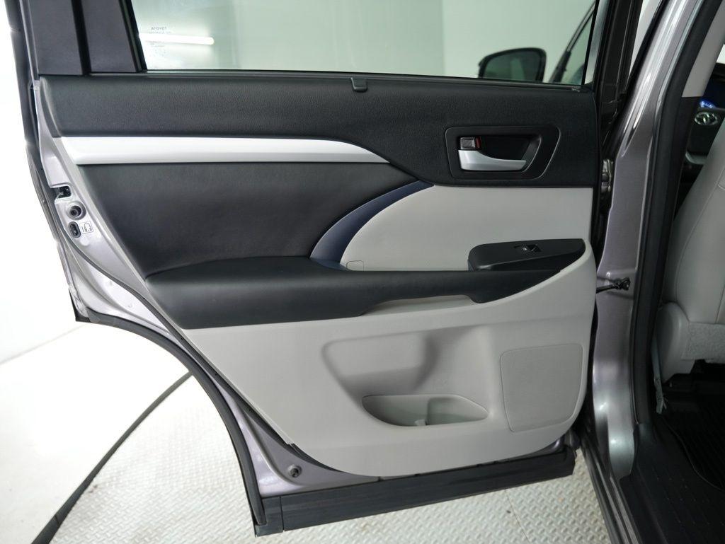 Toyota Highlander XLE V6 AWD (Natl) 2017