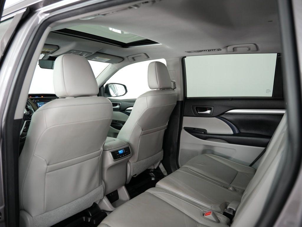 Toyota Highlander XLE V6 AWD (Natl) 2017