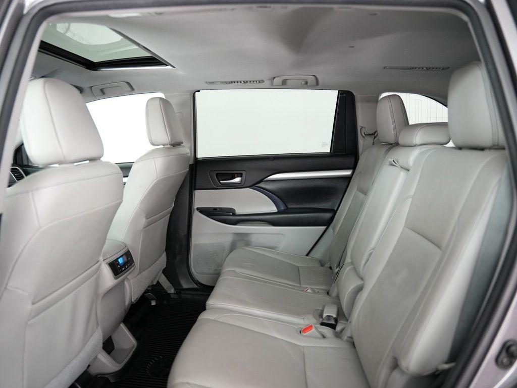 Toyota Highlander XLE V6 AWD (Natl) 2017