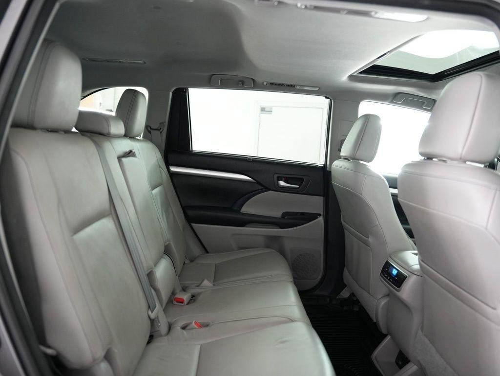 Toyota Highlander XLE V6 AWD (Natl) 2017