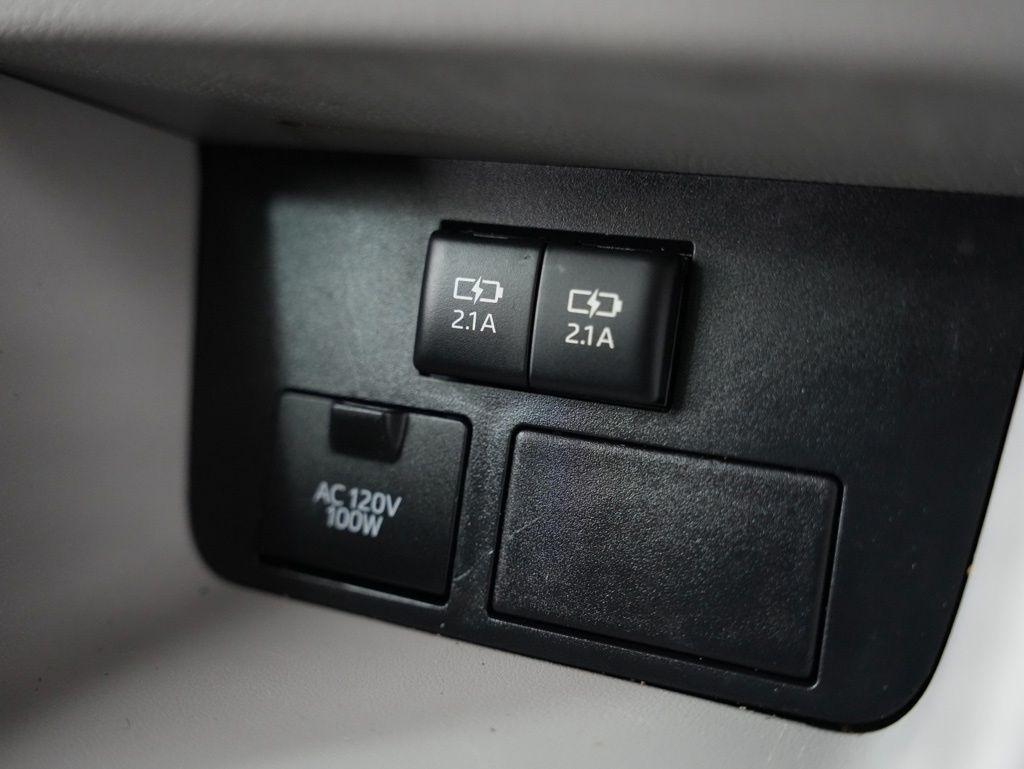 Toyota Highlander XLE V6 AWD (Natl) 2017