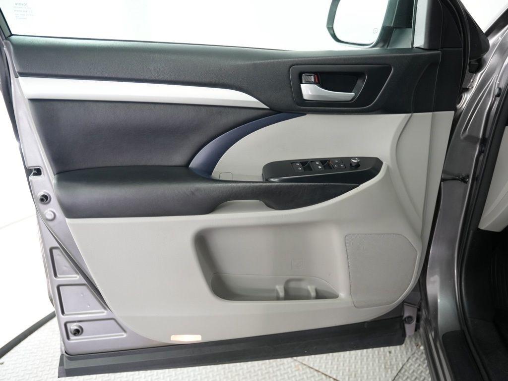 Toyota Highlander XLE V6 AWD (Natl) 2017