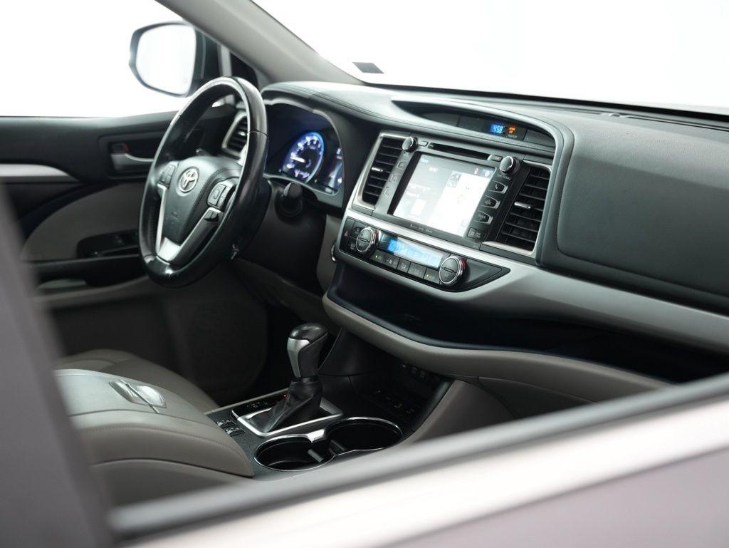 Toyota Highlander XLE V6 AWD (Natl) 2017
