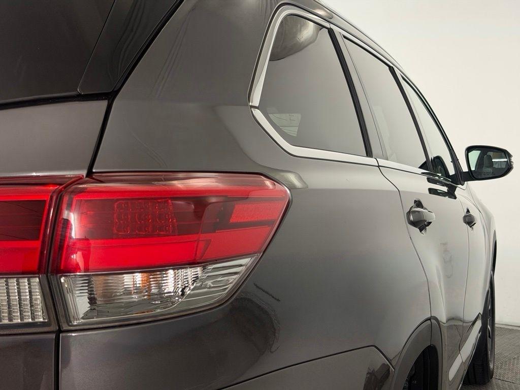 Toyota Highlander XLE V6 AWD (Natl) 2017