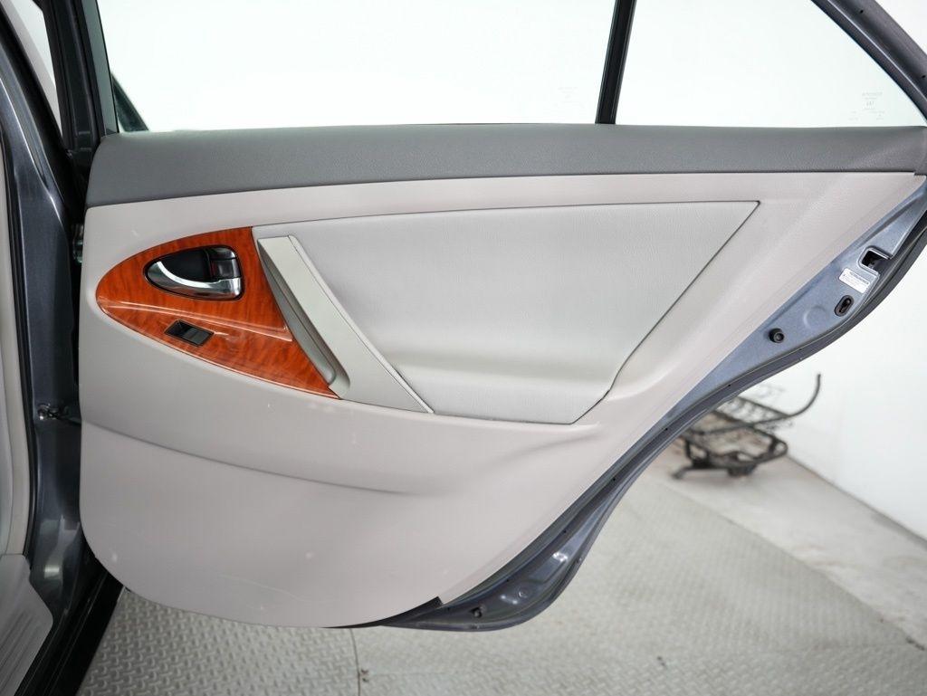 Toyota Camry 4dr Sdn I4 Man (Natl) 2009