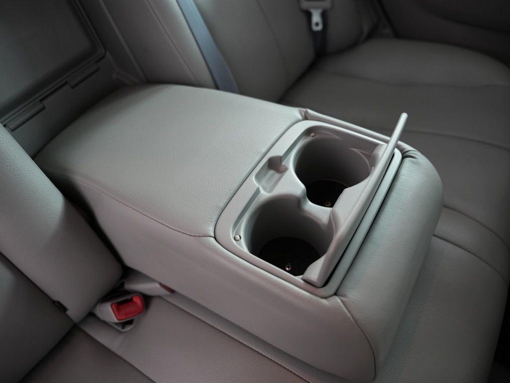 Toyota Camry 4dr Sdn I4 Man (Natl) 2009