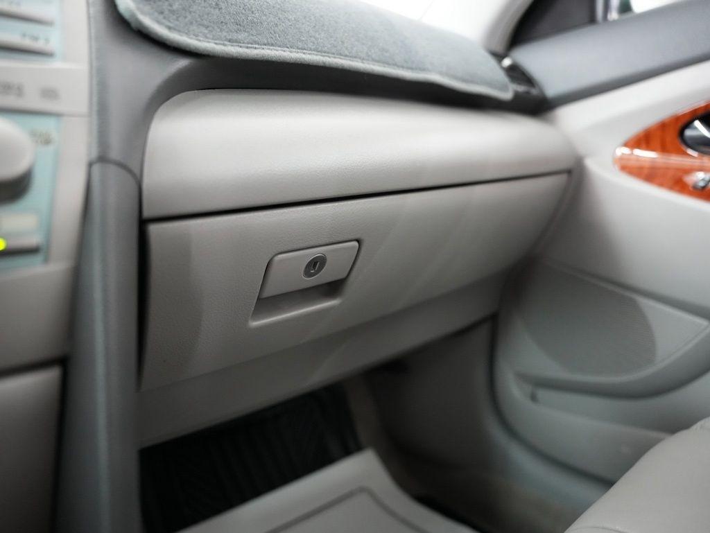 Toyota Camry 4dr Sdn I4 Man (Natl) 2009