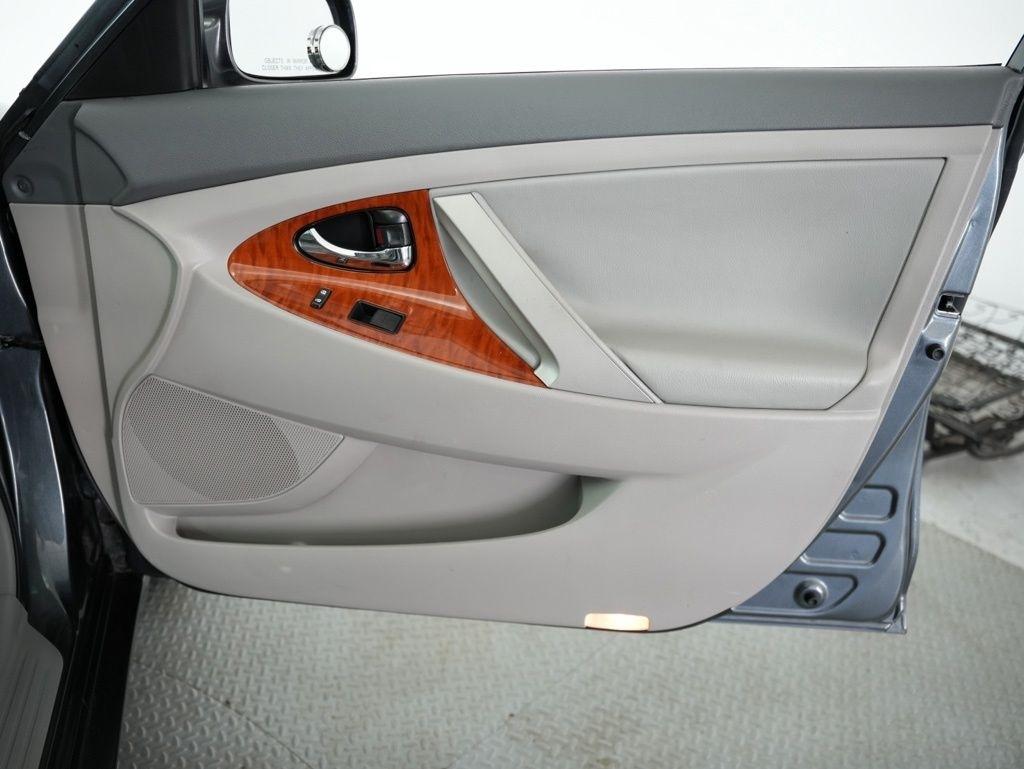 Toyota Camry 4dr Sdn I4 Man (Natl) 2009