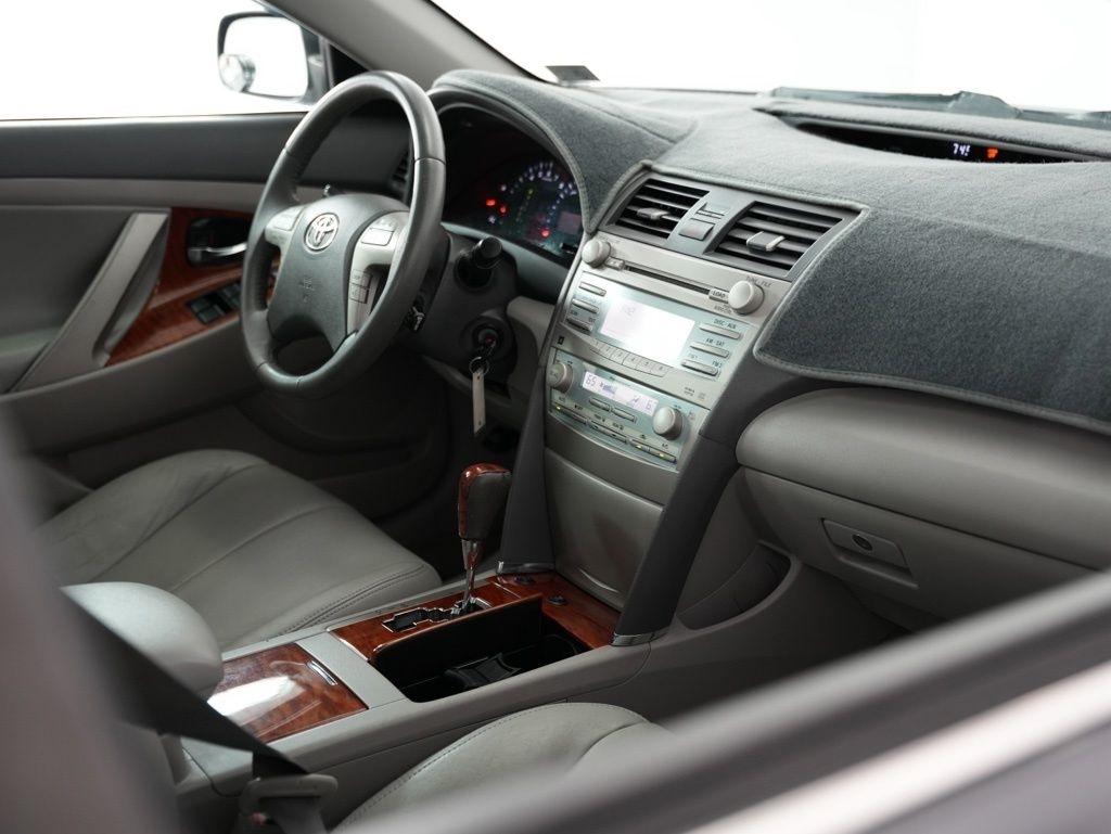 Toyota Camry 4dr Sdn I4 Man (Natl) 2009