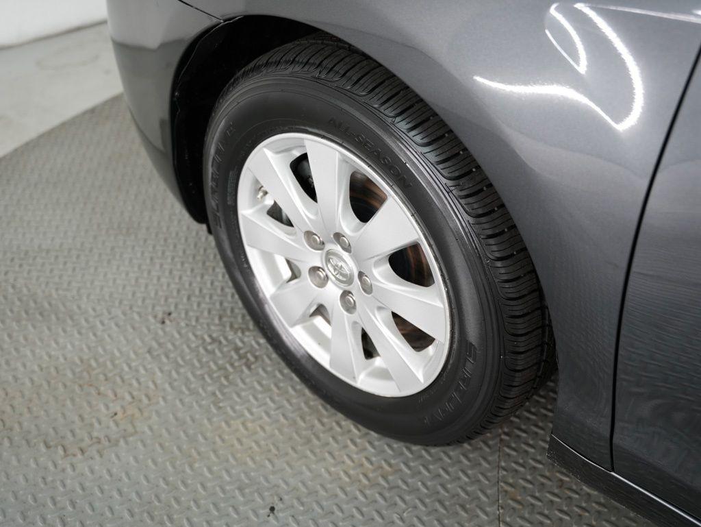 Toyota Camry 4dr Sdn I4 Man (Natl) 2009