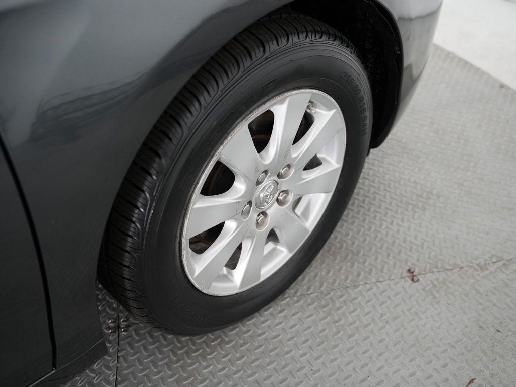 Toyota Camry 4dr Sdn I4 Man (Natl) 2009