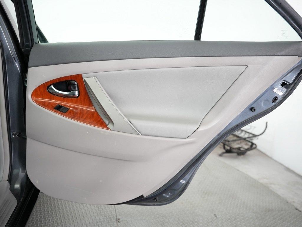 Toyota Camry 4dr Sdn I4 Man (Natl) 2009