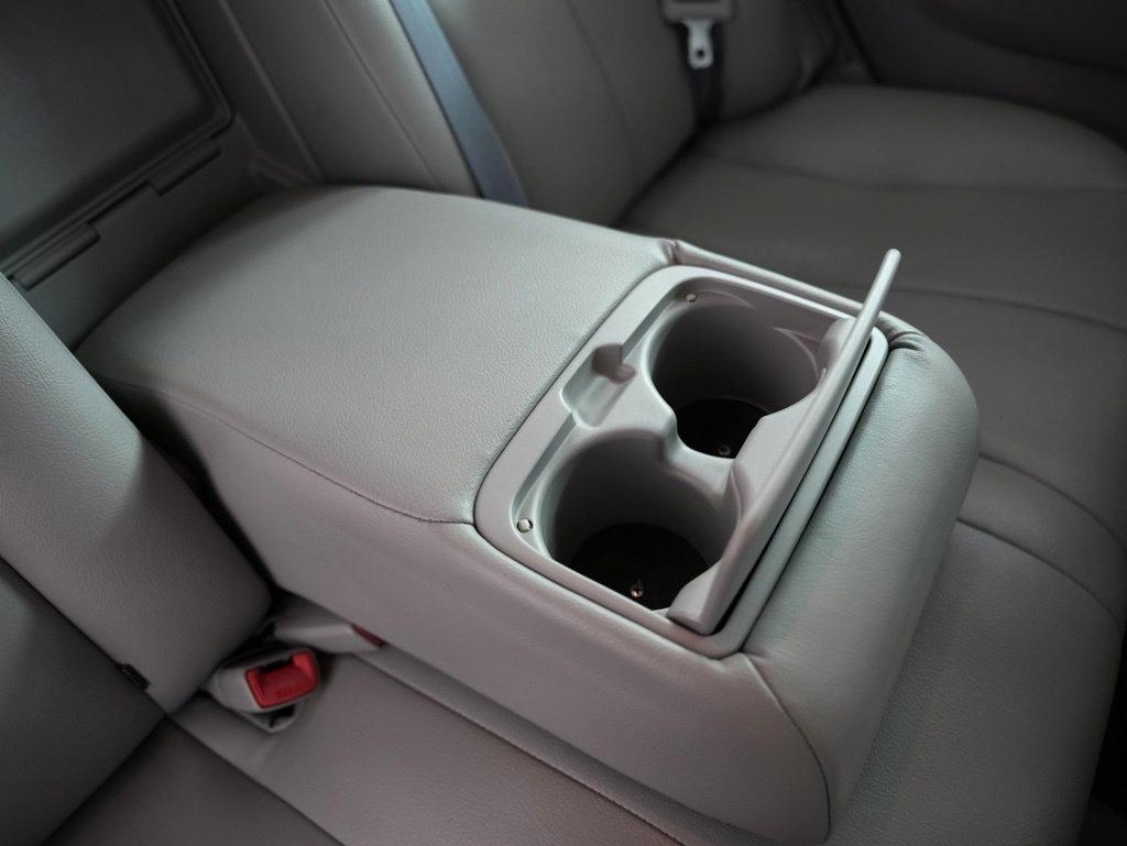Toyota Camry 4dr Sdn I4 Man (Natl) 2009