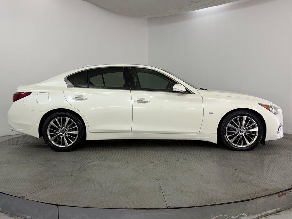 Infiniti Q50 3.0t LUXE AWD 2018
