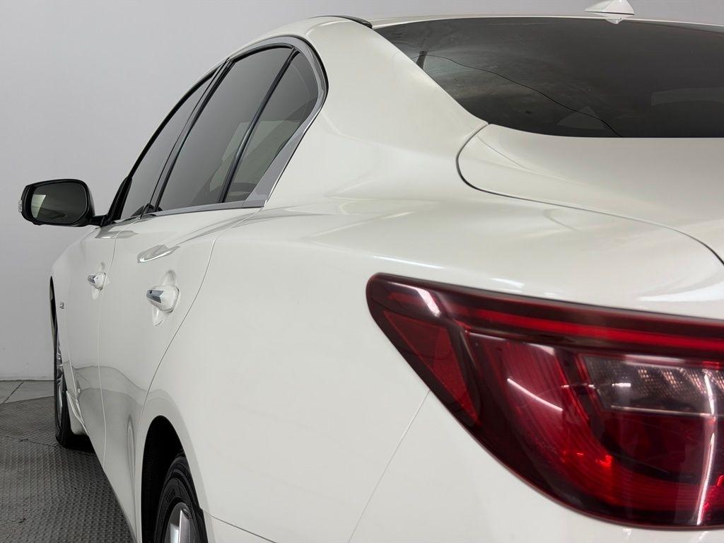 Infiniti Q50 3.0t LUXE AWD 2018