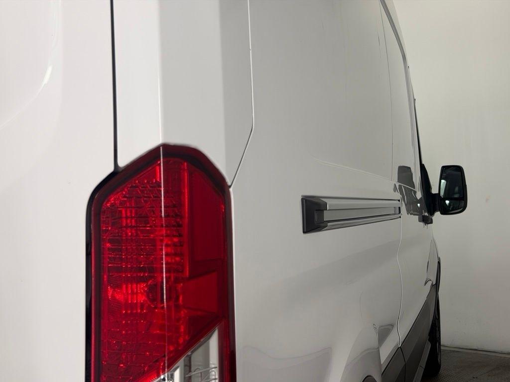 Ford Transit Van T-250 148" Med Rf 9000 GVWR Sliding RH Dr 2019
