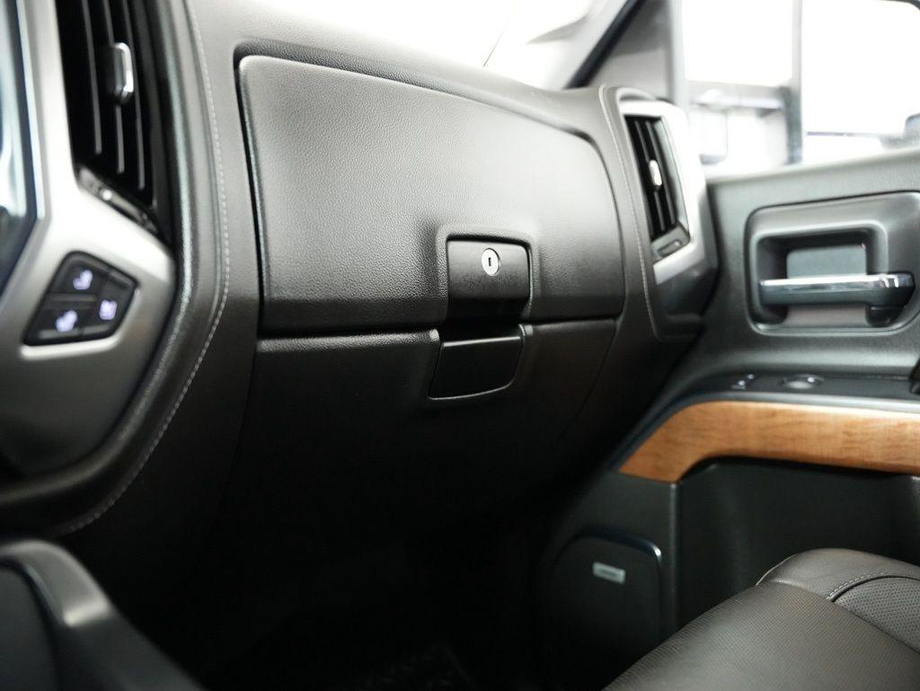 Chevrolet Silverado 1500 4WD Crew Cab 143.5" LTZ w/1LZ 2017