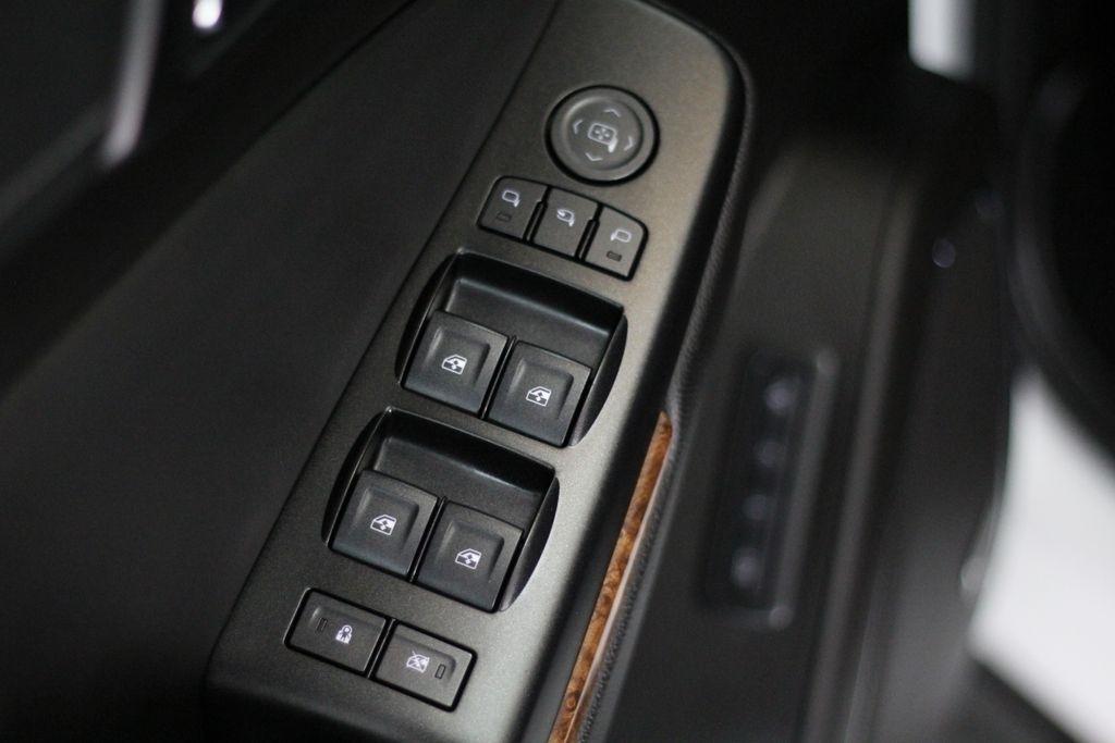 Chevrolet Suburban 4WD 4dr 1500 LTZ 2016