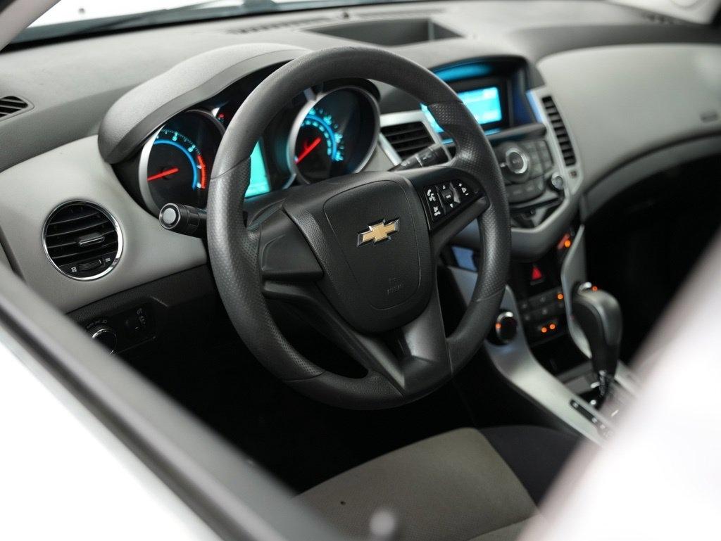 Chevrolet Cruze 4dr Sdn LS 2012