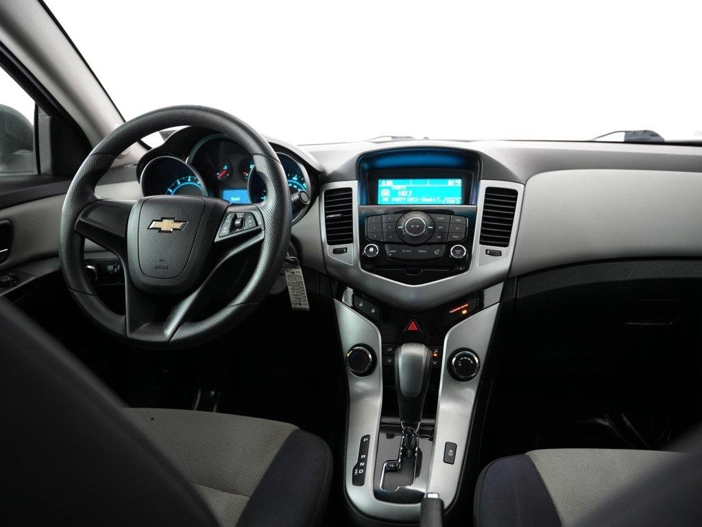 Chevrolet Cruze 4dr Sdn LS 2012