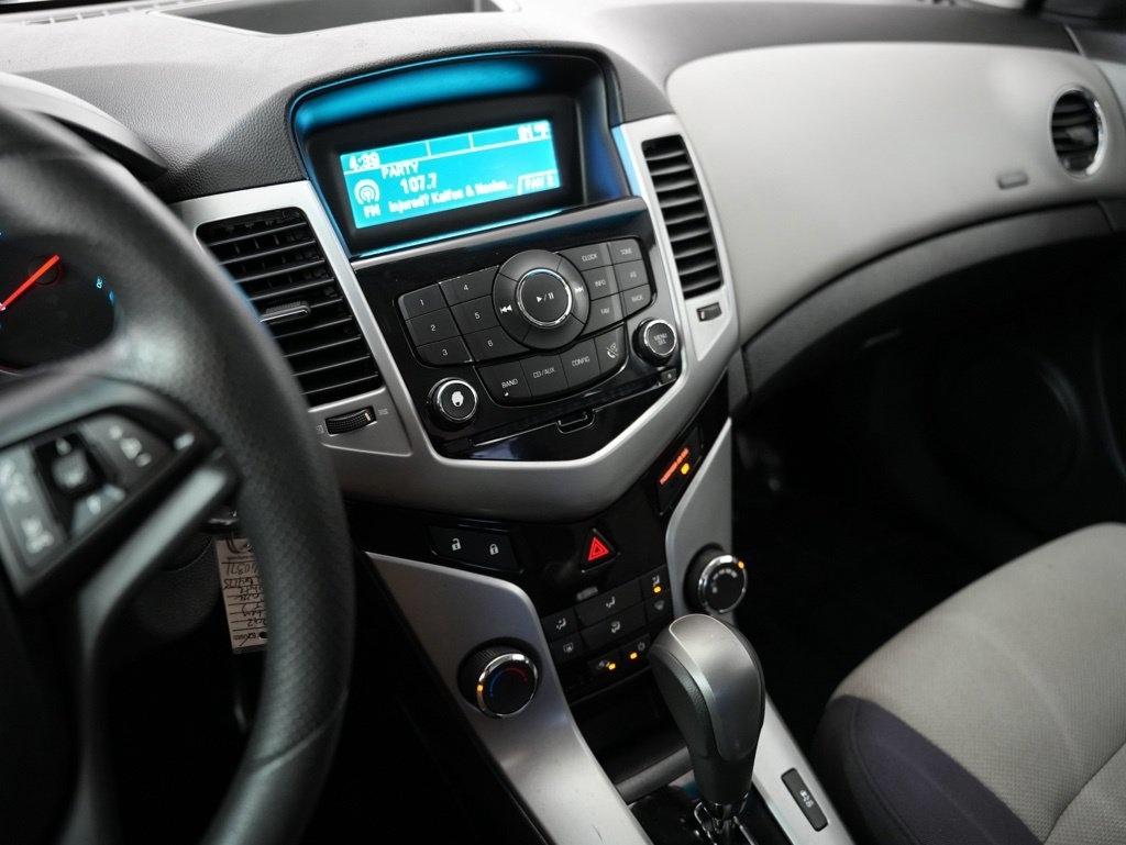 Chevrolet Cruze 4dr Sdn LS 2012