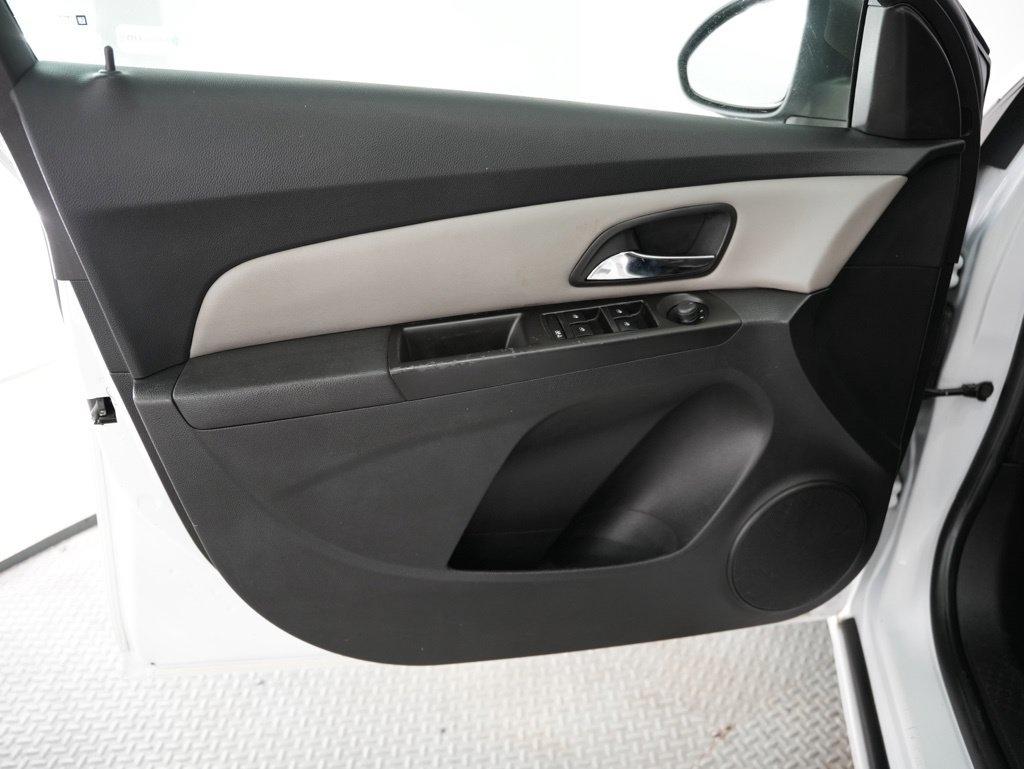 Chevrolet Cruze 4dr Sdn LS 2012