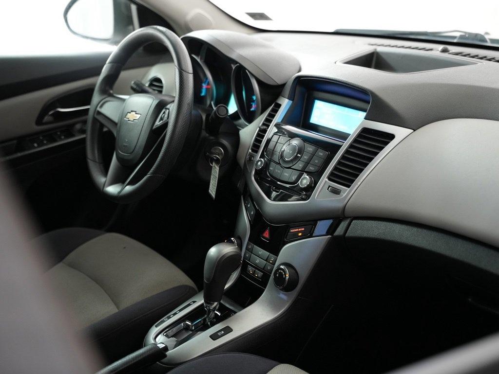 Chevrolet Cruze 4dr Sdn LS 2012