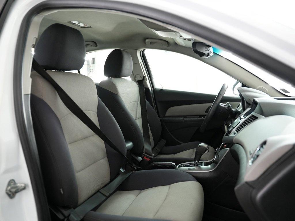 Chevrolet Cruze 4dr Sdn LS 2012