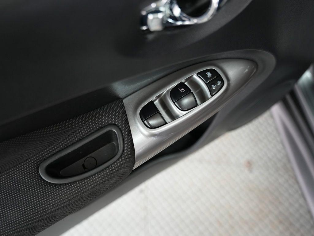 Nissan Juke 5dr Wgn CVT SV AWD 2013