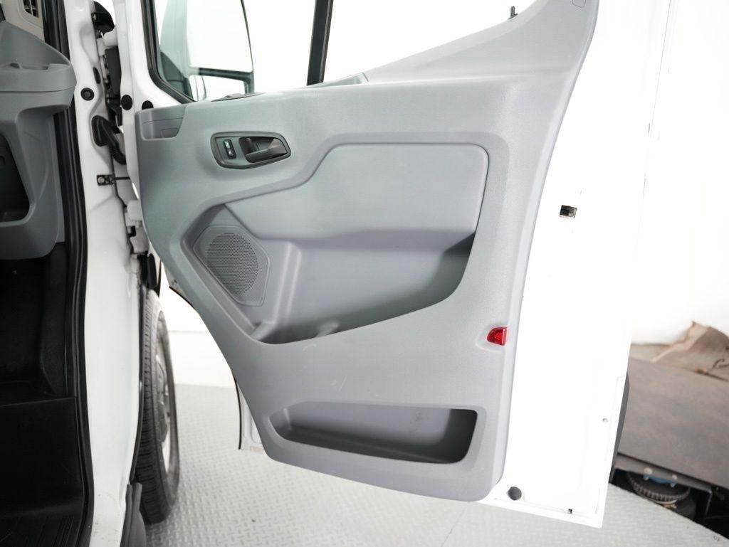 Ford Transit Van T-250 148" Med Rf 9000 GVWR Sliding RH Dr 2019