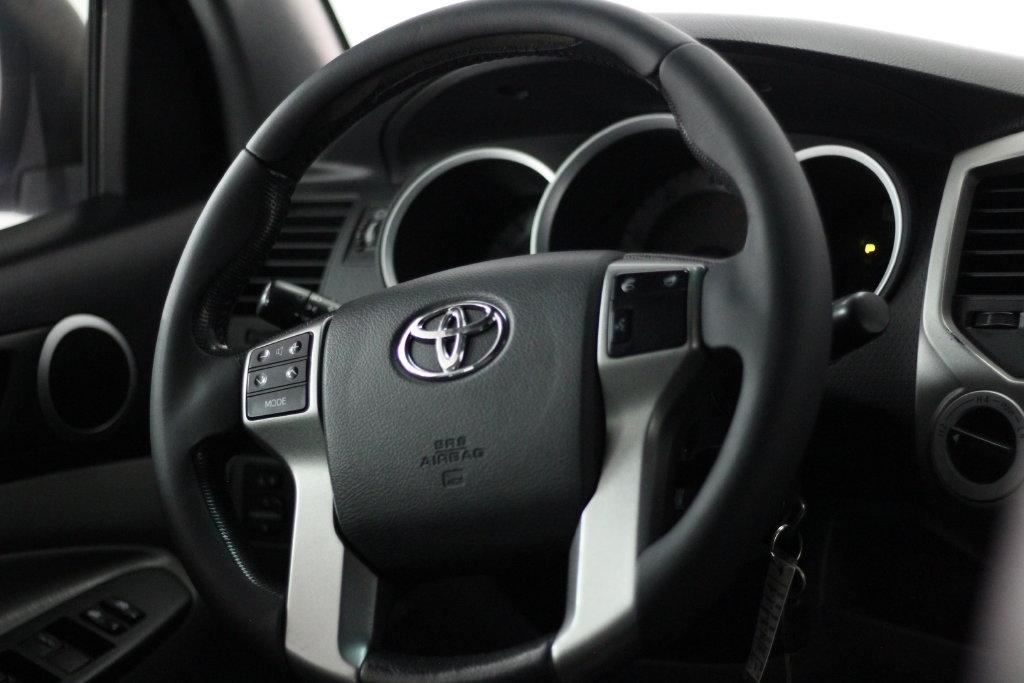 Toyota Tacoma 4WD Double Cab LB V6 AT (Natl) 2013