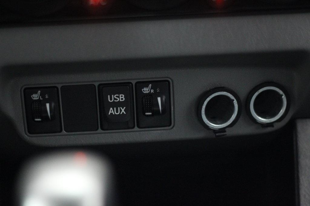 Toyota Tacoma 4WD Double Cab LB V6 AT (Natl) 2013