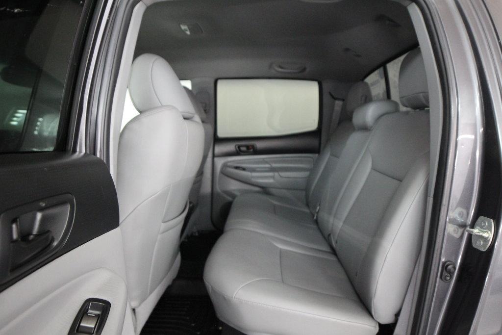 Toyota Tacoma 4WD Double Cab LB V6 AT (Natl) 2013