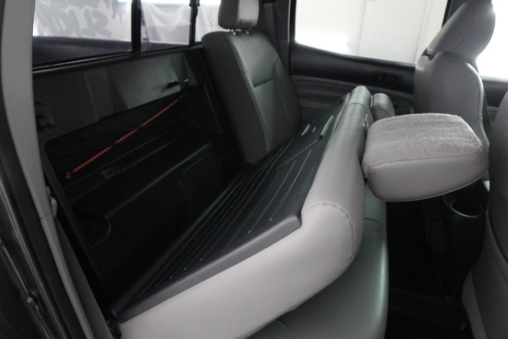 Toyota Tacoma 4WD Double Cab LB V6 AT (Natl) 2013