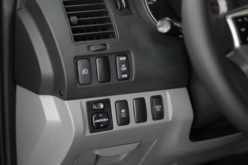 Toyota Tacoma 4WD Double Cab LB V6 AT (Natl) 2013
