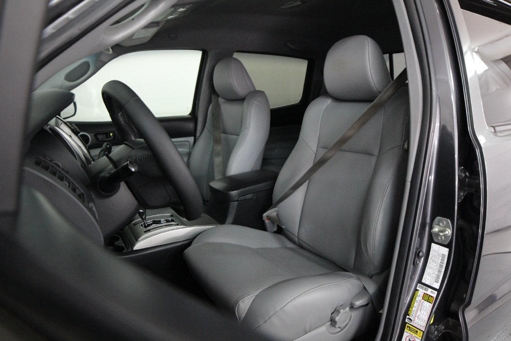 Toyota Tacoma 4WD Double Cab LB V6 AT (Natl) 2013